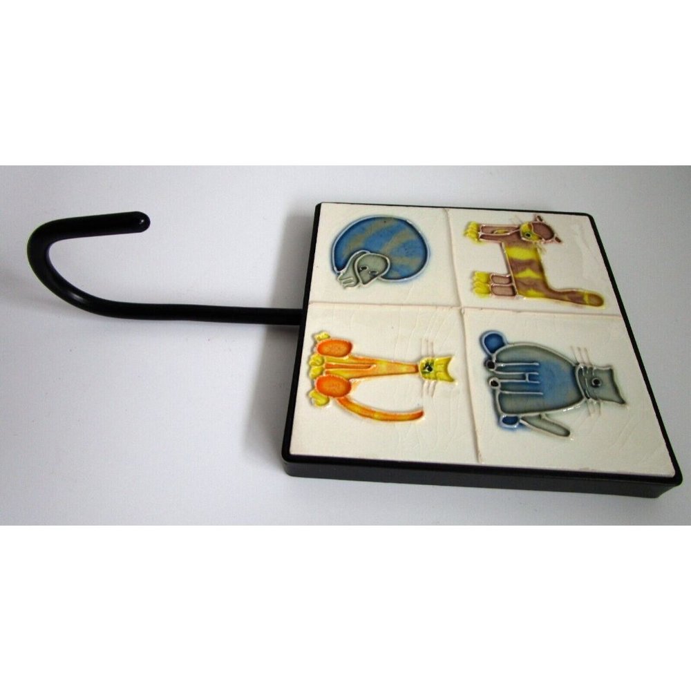 Ceramic Tile Art - Four Cats/Kitties Wall Hanger with Hook - Kingdom Wall Signed - Picture 3 of 11